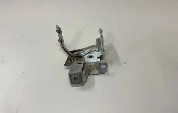 Renault Megane III Fender mounting bracket 6256102E