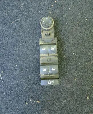 Peugeot 508 Electric window control switch 98026370ZD