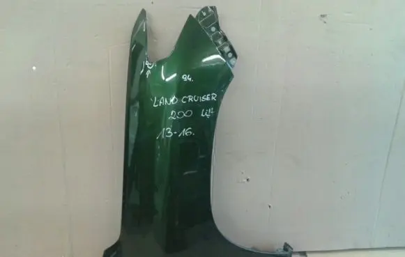 Toyota Land Cruiser (J200) Fender