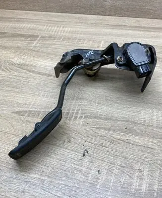 Toyota Avensis T250 Accelerator throttle pedal 7811135030