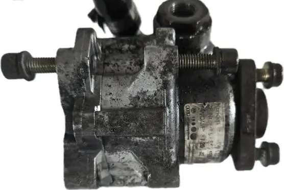 Volkswagen PASSAT B5 Power steering pump 8D0145155