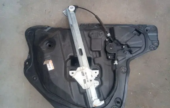Mazda 3 II Front door window regulator with motor