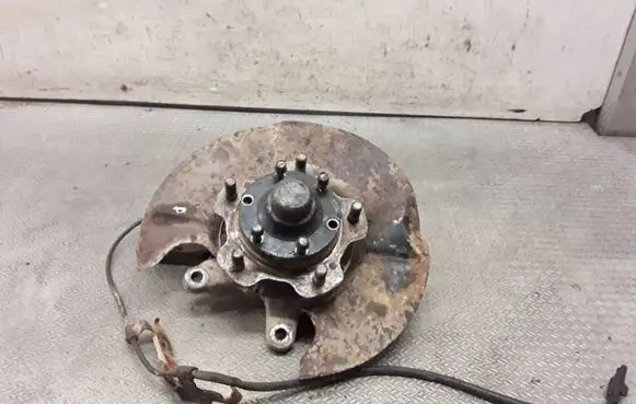 Suzuki Grand Vitara I Front wheel hub spindle knuckle 