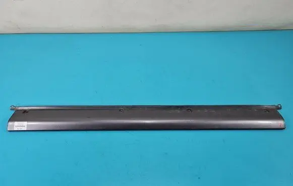 Foot area side trim