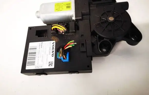 Volvo C30 Front door window regulator motor 30773903AA 5WK48974C