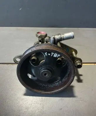 Nissan X-Trail T30 Power steering pump 8H305A