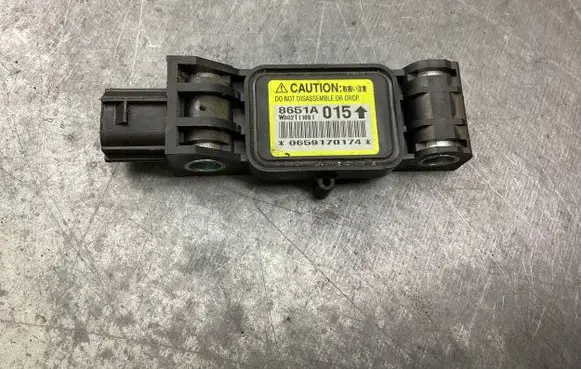 Mitsubishi Grandis Airbag deployment crash/impact sensor 8651A015 0659170174