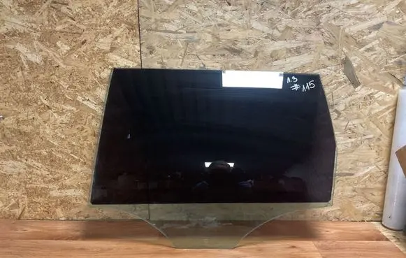 Volkswagen PASSAT B6 Rear door window glass 43R006711