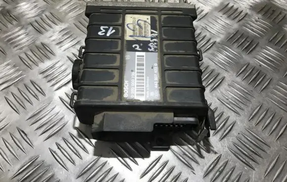 Volkswagen PASSAT B3 Engine control unit/module 0280000739 443907403g
