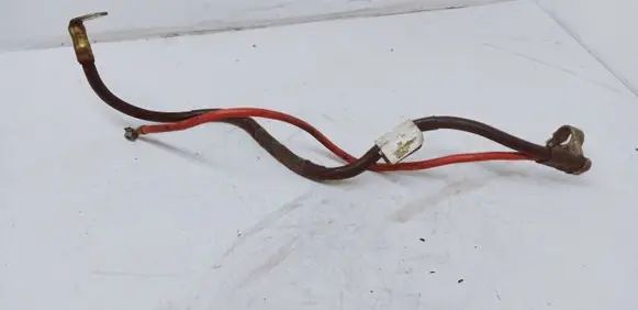 Volkswagen Golf V Positive cable (battery)