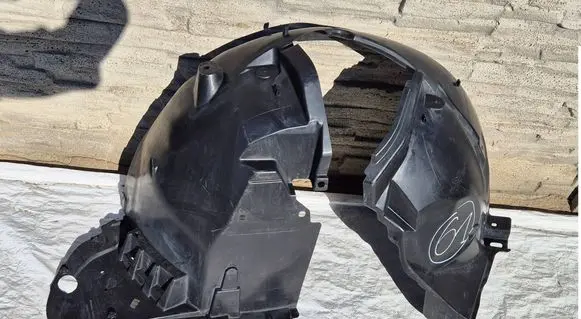 Front wheel arch liner splash guards