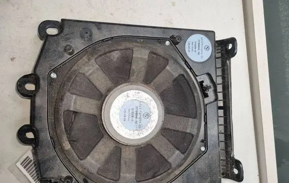 BMW 5 E60 E61 Subwoofer speaker 65139143141 61928910 217BM082A
