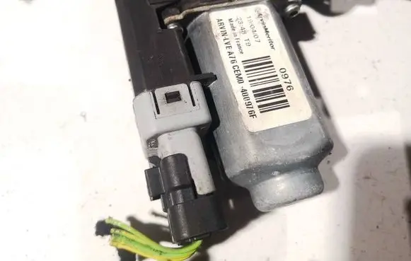 Peugeot 207 Front door window regulator motor 400976f