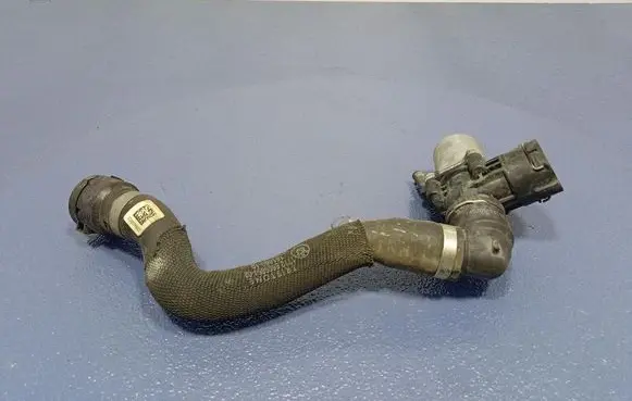 BMW M3 F80 Engine coolant pipe/hose 8689694