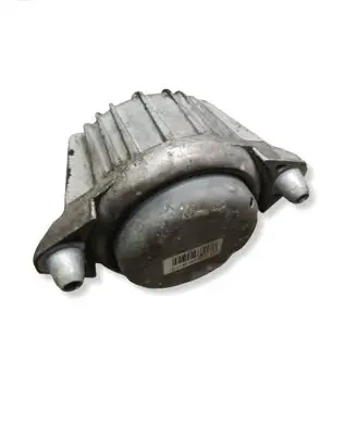 Mercedes-Benz CLS C218 X218 Engine mount bracket A2042404817Q1