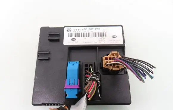 Audi A8 S8 D3 4E Central body control module 4E0907289
