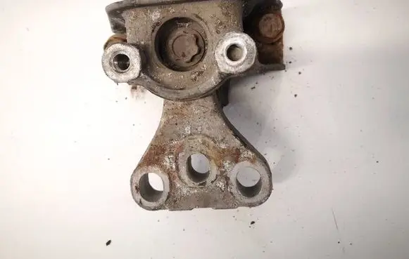 Honda Civic Engine mount bracket 