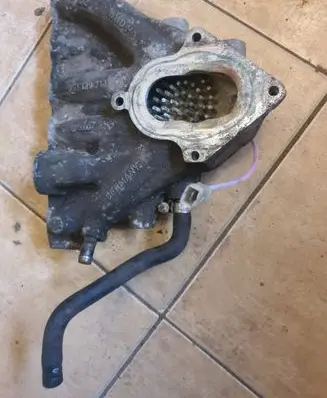 Volkswagen PASSAT B3 Intake manifold 051129713