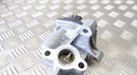 Nissan X-Trail T32 EGR valve 147102408R