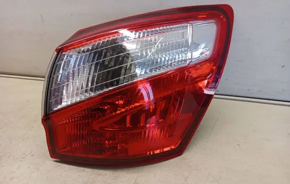 Nissan Qashqai+2 Rear/tail lights 11C351