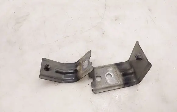 Volkswagen Amarok Fender mounting bracket 2H8821149 2H6821193