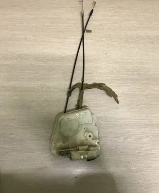 Mazda 3 II Front door lock