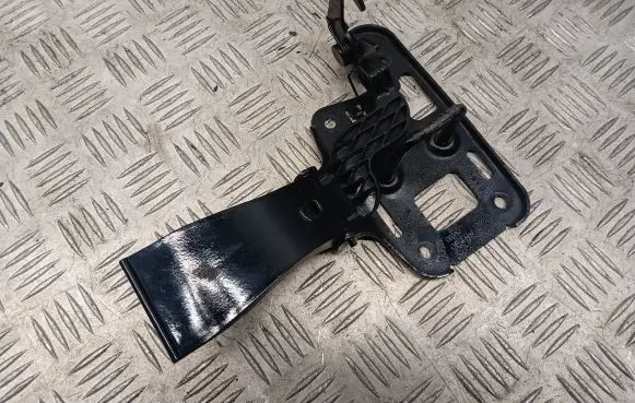 Audi A4 S4 B8 8K Engine bonnet/hood lock/latch loop/hook 8T0823480