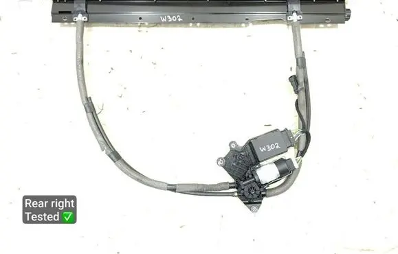 Maserati Quattroporte Rear door sun blind/shade 18933