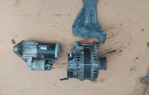 Mazda CX-3 Generator/alternator bracket S56018371