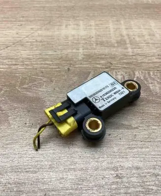 Mercedes-Benz ML W163 Airbag deployment crash/impact sensor A1638200226
