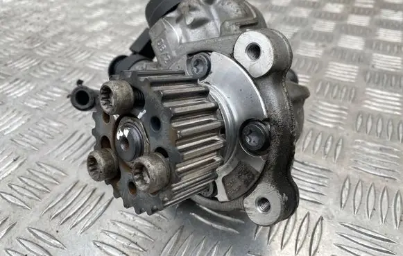 Volkswagen PASSAT B7 Fuel injection high pressure pump 03L130755L 0445010526 05070111