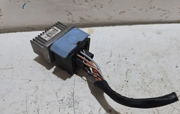 Renault Master III Glow plug pre-heat relay 110678071r