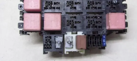 Renault Trafic II (X83) Fuse module