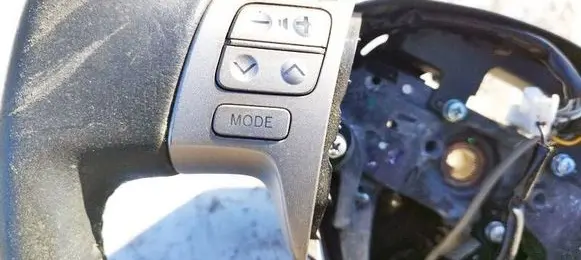 Toyota Auris 150 Steering wheel buttons/switches 