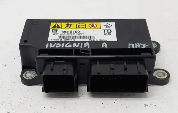 Opel Insignia A Airbag control unit/module 13588100