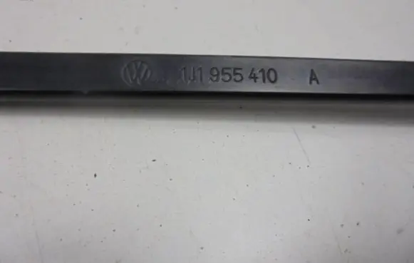 Audi A3 S3 8L Front wiper blade arm 1J1955410A