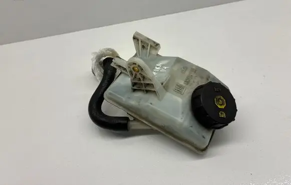 Opel Zafira C Brake fluid reservoir 13308774