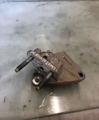Engine mounting bracket