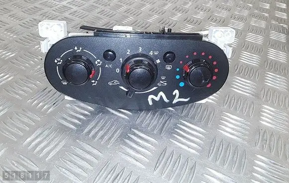 Renault Sandero II Climate control unit a42303400 5p3741700