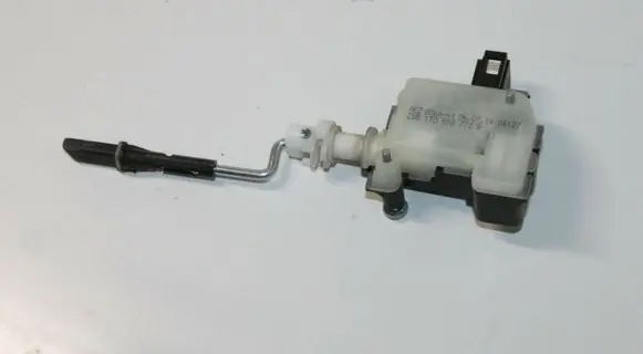 Volkswagen Touran II Fuel tank cap lock 1T0810773B