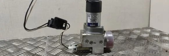 Volkswagen Phaeton Tailgate hydraulic pump motor 3D5827383A