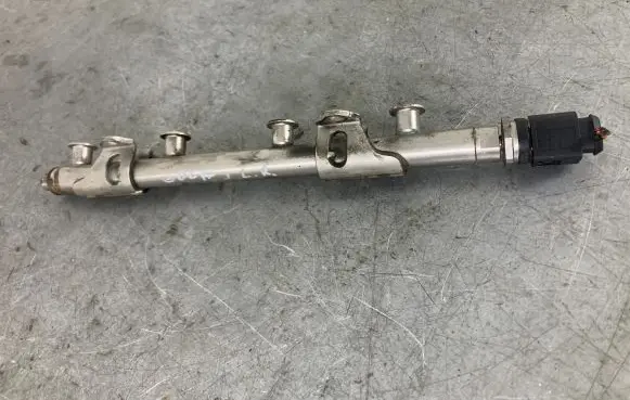 Volkswagen Golf VII Fuel main line pipe 06J906051F 04E133320D
