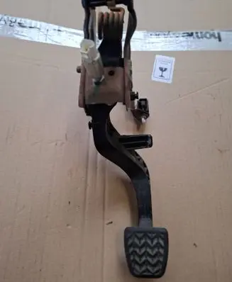 Toyota Yaris Clutch pedal YARISIIISPRZEGLO
