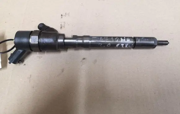 KIA Carens I Fuel injector 0445110064