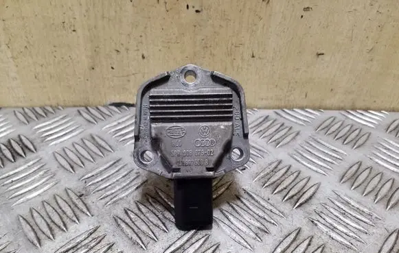 Audi A6 S6 C5 4B Oil level sensor 6PR00807902 1J0907660B