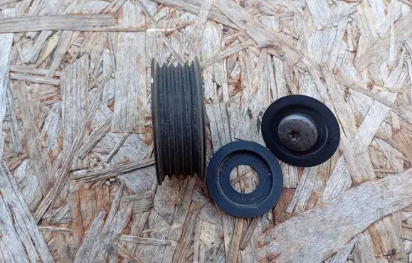 Hyundai i30 Generator/alternator belt tensioner