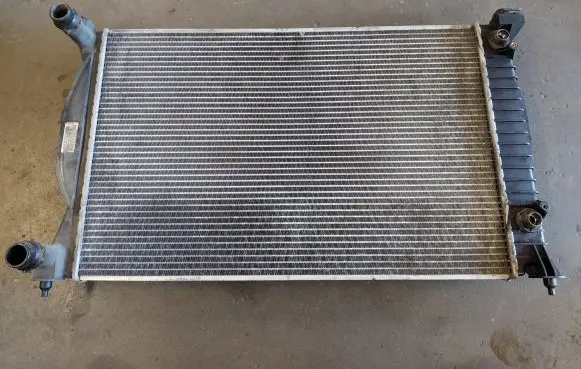Audi A4 S4 B7 8E 8H Coolant radiator 8e0121251l