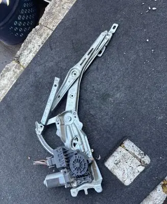 Opel Astra H Front door window regulator with motor 994886101