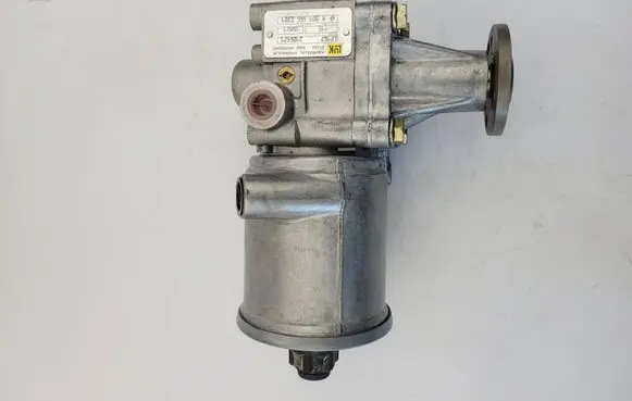 Mercedes-Benz Vito Viano W638 Power steering pump A9014660301