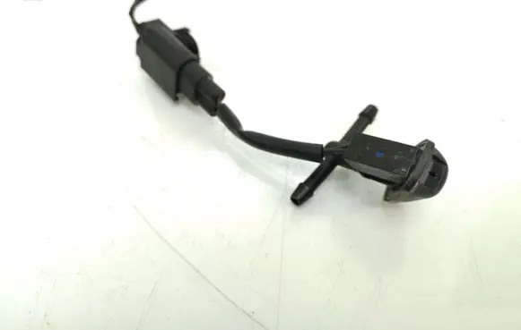 Windshield washer spray nozzle